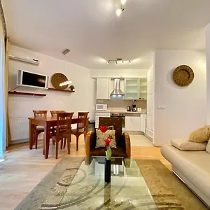 Downtown Vibe-kiraly Ii Apts W Private Balcony Appartamento